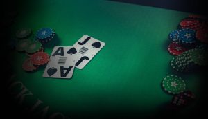 two-spades-card-green-baccarat-table-chips-dhdqwwgur6a0pqyq